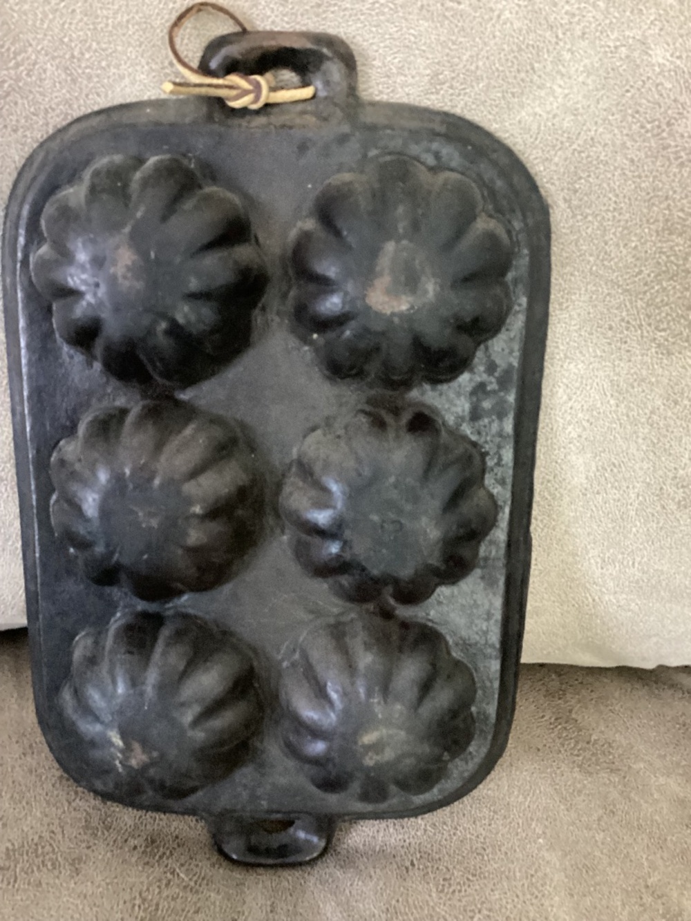 Vintage Turks head cast iron gem muffin pan no bundle